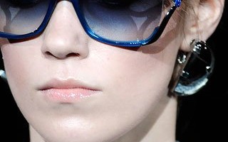 阿玛尼的墨镜什么档次，阿玛尼的墨镜什么档次好