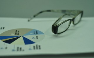 镜片为什么边上模糊，镜片为什么边上模糊呢