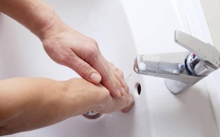 隐眼镜怎么取，隐眼镜怎么取下来