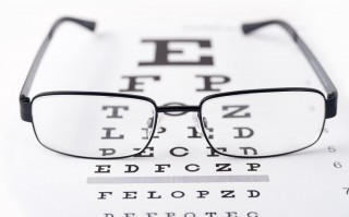 新眼镜不舒服怎么回事，新眼镜不舒服怎么回事儿