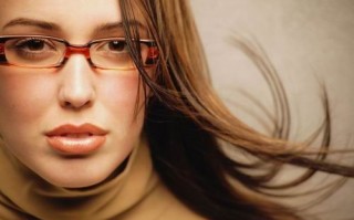 眼镜框色怎么搭配，眼镜框颜色搭配