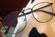 近视眼戴什么帽子好看，近视眼戴什么帽子好看女